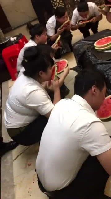 吃瓜群众奇葩视频,奇葩视频盘点，笑料百出引人捧腹