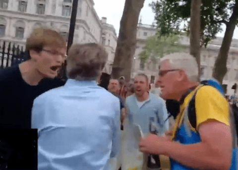 吃瓜群众追逐金钱视频大全,揭秘吃瓜群众追逐金钱的疯狂视频盛宴